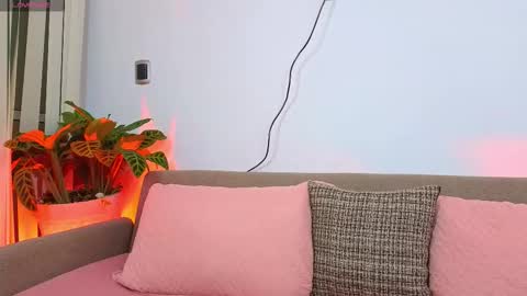 EMMA REVEES  online show from February 2026 03:23:01 AM