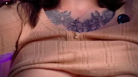 Snapshot of emma_rouse69 chatting on November 2025 06:19:02 PM Emma Rouse Independent Model online show from November 2025 06:19:02 PM