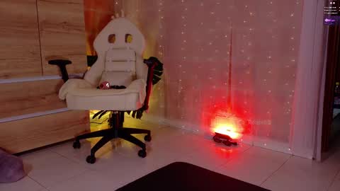 Emma Rouse Independent Model online show from April 2026 04:28:01 AM