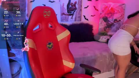 Snapshot of emma_soffia chatting on October 2025 07:05:02 PM EMMA online show from October 2025 07:05:02 PM