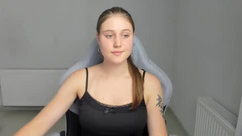 Snapshot of emma_sweettyy chatting on July 2026 10:21:02 AM Emma online show from July 2026 10:21:02 AM