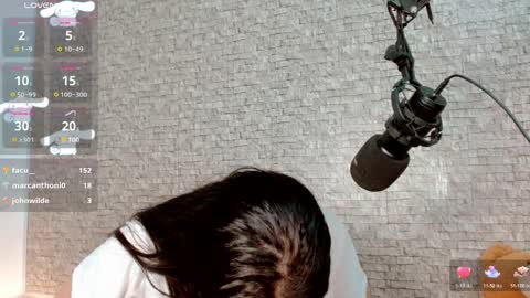 Snapshot of emma_unu chatting on April 2026 06:19:01 AM Emma online show from April 2026 06:19:01 AM