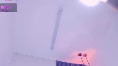 Snapshot of emma_white_01 chatting on April 2026 04:46:01 AM emma your love online show from April 2026 04:46:01 AM