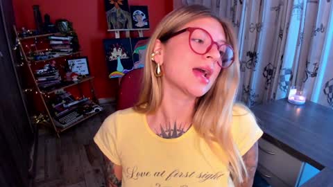 Snapshot of emmaa_hostt chatting on January 2025 11:17:01 PM Ema .l. online show from January 2025 11:17:01 PM