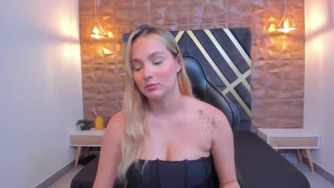 Snapshot of emmaa_white_ chatting on January 2026 05:49:02 PM EMMA online show from January 2026 05:49:02 PM