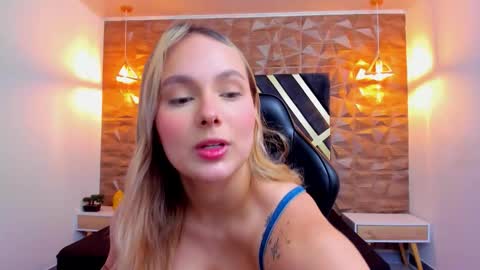 Snapshot of emmaa_white_ chatting on March 2026 05:19:01 PM EMMA online show from March 2026 05:19:01 PM