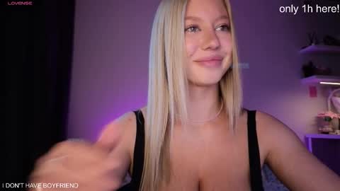 Snapshot of emmaandjake chatting on March 2026 02:33:02 PM emmaandjake online show from March 2026 02:33:02 PM