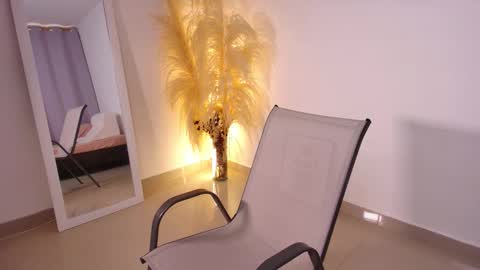 Emma online show from November 2025 08:41:02 PM