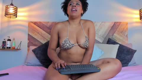 Snapshot of emmabrantt chatting on January 2025 01:19:01 AM Emma Brant online show from January 2025 01:19:01 AM