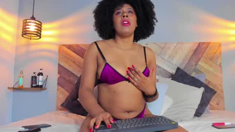 Snapshot of emmabrantt chatting on February 2025 11:45:01 PM Emma Brant online show from February 2025 11:45:01 PM