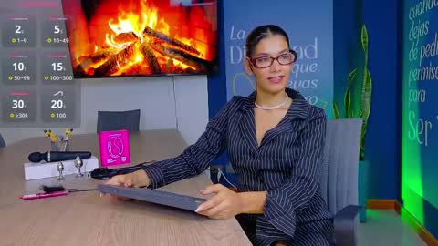 Snapshot of emmacollins01 chatting on April 2026 01:33:02 PM Emma online show from April 2026 01:33:02 PM