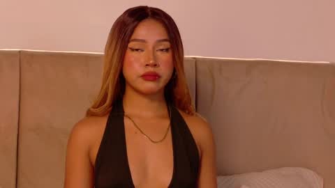 E M M A  online show from April 2026 04:19:02 PM