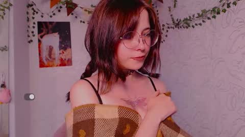 Snapshot of emmae__ chatting on October 2025 09:40:01 AM Emma online show from October 2025 09:40:01 AM