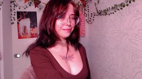 Snapshot of emmae__ chatting on October 2025 11:10:01 AM Emma online show from October 2025 11:10:01 AM