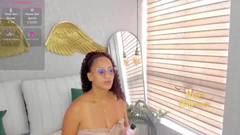  Emma Ferrary  online show from October 2025 02:12:01 PM