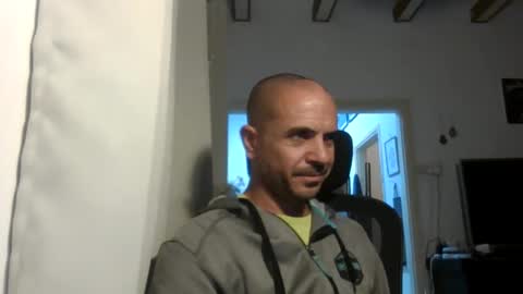 Ariel online show from November 2025 09:06:01 PM