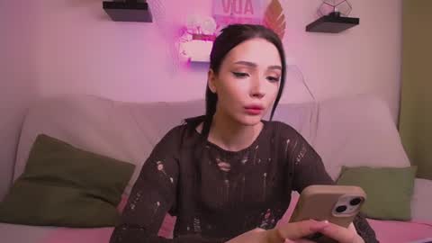 Emma online show from January 2025 05:09:01 AM