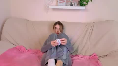 Emma online show from October 2025 04:11:01 AM