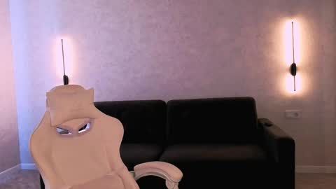 Snapshot of emmakeam_ chatting on April 2026 06:19:01 AM Emma online show from April 2026 06:19:01 AM