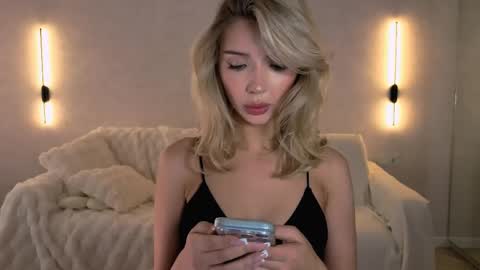 Snapshot of emmakeam_ chatting on May 2026 03:14:02 AM Emma online show from May 2026 03:14:02 AM