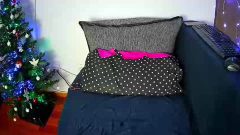 Snapshot of emmakros chatting on December 2024 01:43:02 PM emmakros online show from December 2024 01:43:02 PM