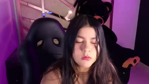 Snapshot of emmalee_a chatting on December 2024 10:53:02 AM Emma online show from December 2024 10:53:02 AM