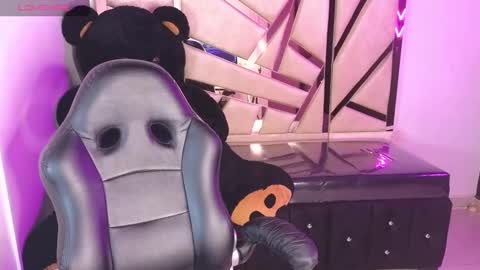 Snapshot of emmalee_a chatting on January 2025 10:50:01 AM Emma online show from January 2025 10:50:01 AM