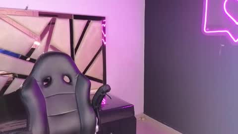 Snapshot of emmalee_a chatting on January 2025 01:49:02 PM Emma online show from January 2025 01:49:02 PM