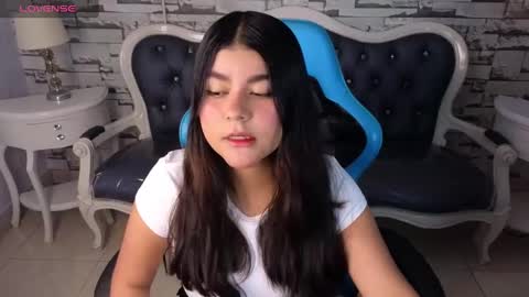 Snapshot of emmalee_a chatting on January 2025 05:00:01 PM Emma online show from January 2025 05:00:01 PM