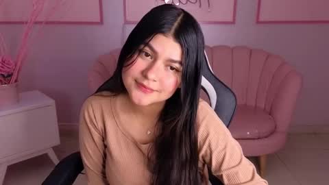 Snapshot of emmalee_a chatting on January 2025 04:43:02 PM Emma online show from January 2025 04:43:02 PM