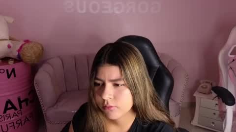 Snapshot of emmalee_a chatting on February 2025 10:37:02 AM Emma online show from February 2025 10:37:02 AM