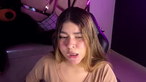 Snapshot of emmalee_a chatting on February 2025 04:48:02 PM Emma online show from February 2025 04:48:02 PM