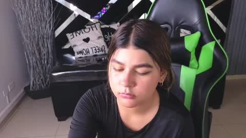 Snapshot of emmalee_a chatting on February 2025 04:53:02 PM Emma online show from February 2025 04:53:02 PM