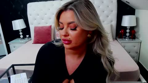 Emma Mavis online show from December 2024 09:29:02 AM