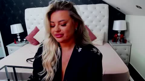 Emma Mavis online show from December 2024 06:01:02 AM