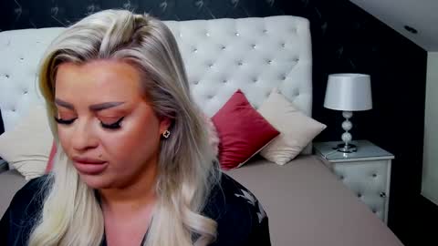 Emma Mavis online show from December 2024 11:39:02 AM