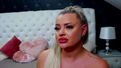 Emma Mavis online show from December 2024 01:38:02 PM