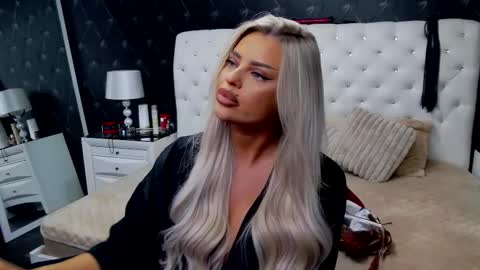 Emma Mavis online show from November 2025 07:11:02 AM