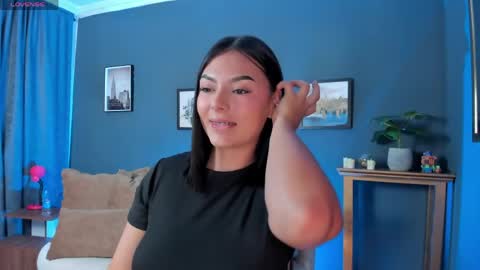 Snapshot of emmamoretti_ chatting on May 2026 01:05:01 PM EMMA online show from May 2026 01:05:01 PM
