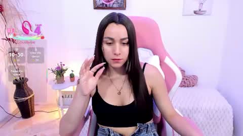 Snapshot of emmamyers_ chatting on June 2026 10:48:02 PM Emma online show from June 2026 10:48:02 PM