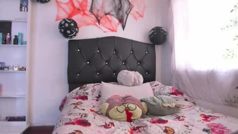 Emmantho online show from October 2025 07:03:01 PM