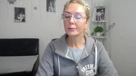 Snapshot of emmapark738567 chatting on October 2025 05:17:02 AM Emma online show from October 2025 05:17:02 AM