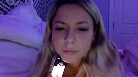 Snapshot of emmareaxo chatting on May 2026 01:36:01 AM emmareaxo online show from May 2026 01:36:01 AM