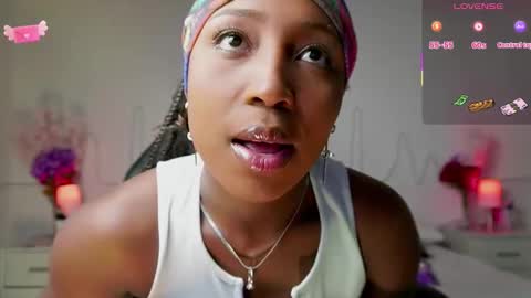 Snapshot of emmasanzoficial chatting on September 2025 11:33:01 AM Sara online show from September 2025 11:33:01 AM