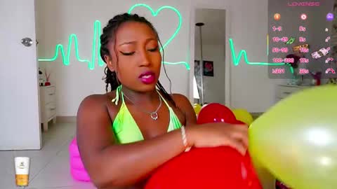 Snapshot of emmasanzoficial chatting on September 2025 11:33:02 AM Sara online show from September 2025 11:33:02 AM