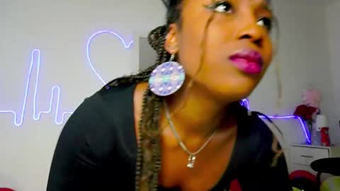 Snapshot of emmasanzoficial chatting on September 2025 11:23:02 AM Sara online show from September 2025 11:23:02 AM