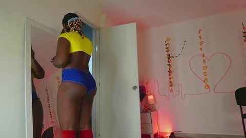 Snapshot of emmasanzoficial chatting on October 2025 11:20:02 AM Sara online show from October 2025 11:20:02 AM