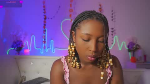 Snapshot of emmasanzoficial chatting on October 2025 11:32:02 AM Sara online show from October 2025 11:32:02 AM