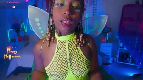 Snapshot of emmasanzoficial chatting on October 2025 11:44:01 AM Sara online show from October 2025 11:44:01 AM