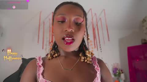 Snapshot of emmasanzoficial chatting on November 2025 12:07:01 PM Sara online show from November 2025 12:07:01 PM